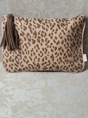 IPSY LEOPARD FAUX LEATHER POUCH NWOT